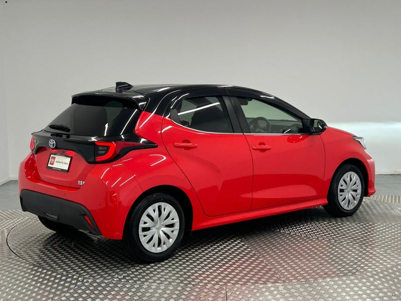 2020 Toyota Yaris 1.5 Hybrid Z image 3