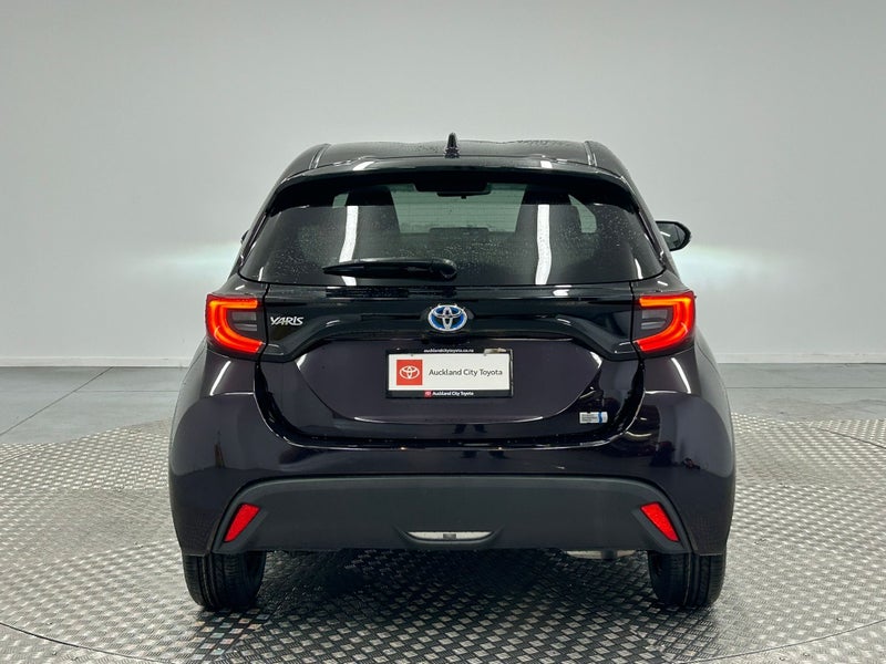 2020 Toyota Yaris 1.5 Hybrid Z image 4