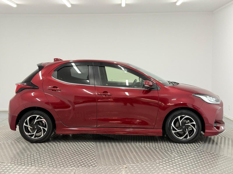 2020 Toyota Yaris 1.5 Hybrid Z image 2