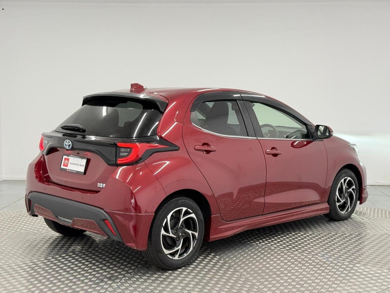 2020 Toyota Yaris 1.5 Hybrid Z image 3