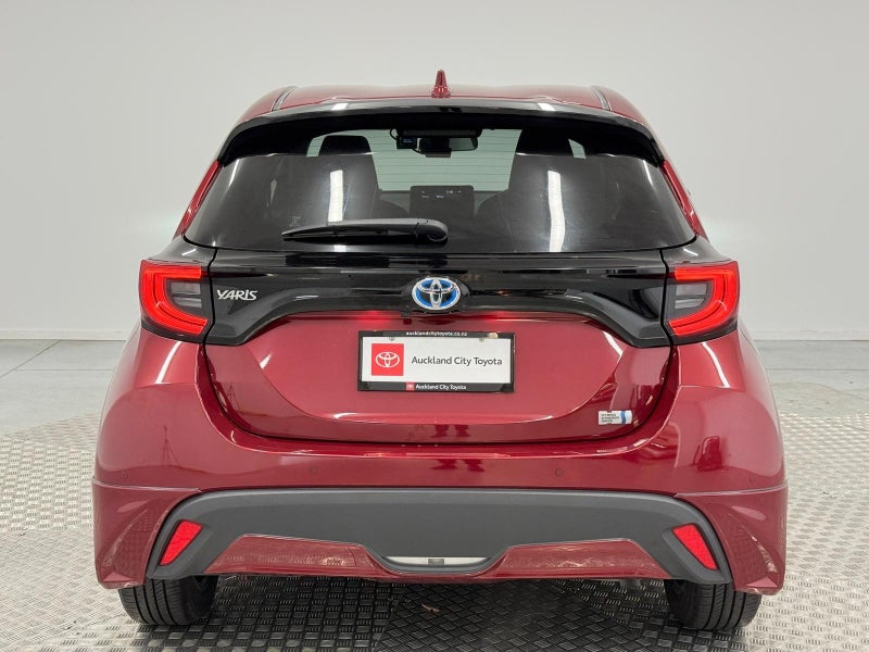 2020 Toyota Yaris 1.5 Hybrid Z image 4