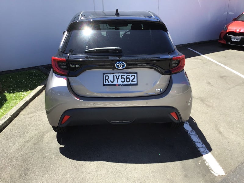 2020 Toyota Yaris 1.5 Hybrid Z Hatch image 3