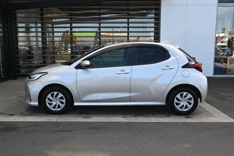 2020 Toyota Yaris 1.5 Petrol Hybrid G FWD Hatch... image 3