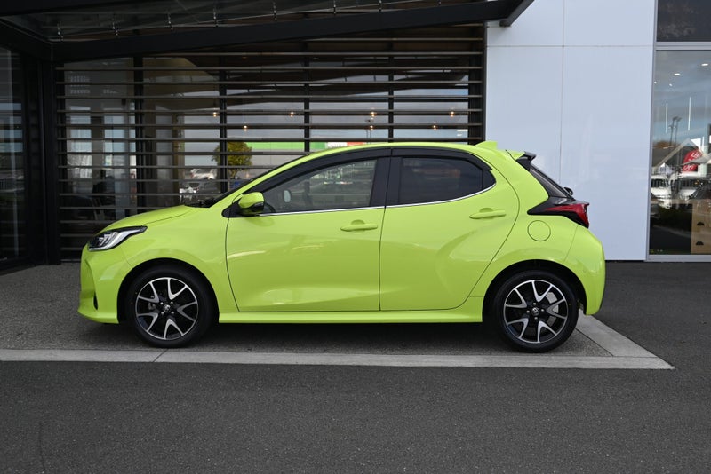 2020 Toyota Yaris 1.5 Petrol Hybrid Z FWD Hatch... image 3