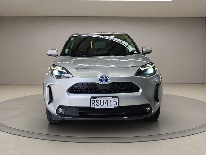 2020 Toyota Yaris 1.5L Hybrid Z 4WD SUV image 2