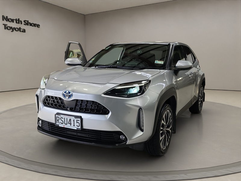 2020 Toyota Yaris 1.5L Hybrid Z 4WD SUV image 3