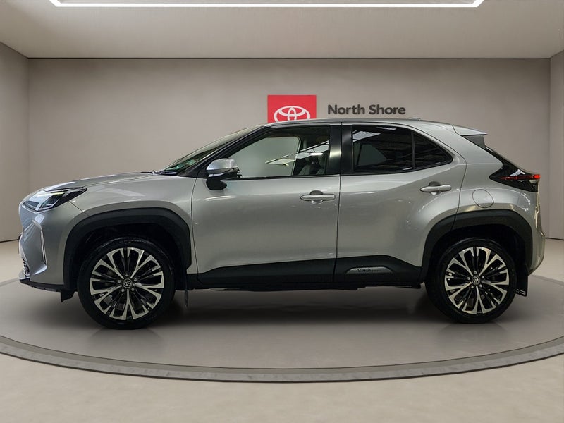 2020 Toyota Yaris 1.5L Hybrid Z 4WD SUV image 4