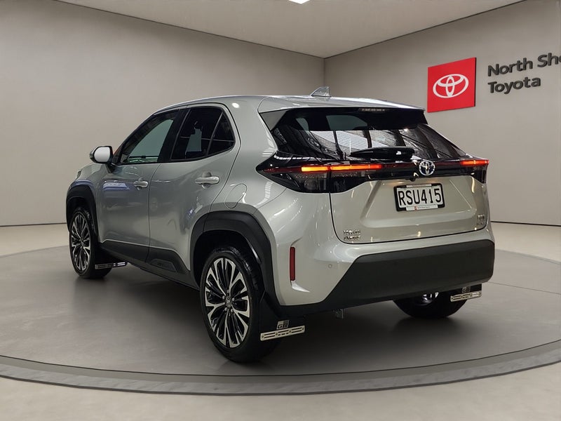 2020 Toyota Yaris 1.5L Hybrid Z 4WD SUV image 5