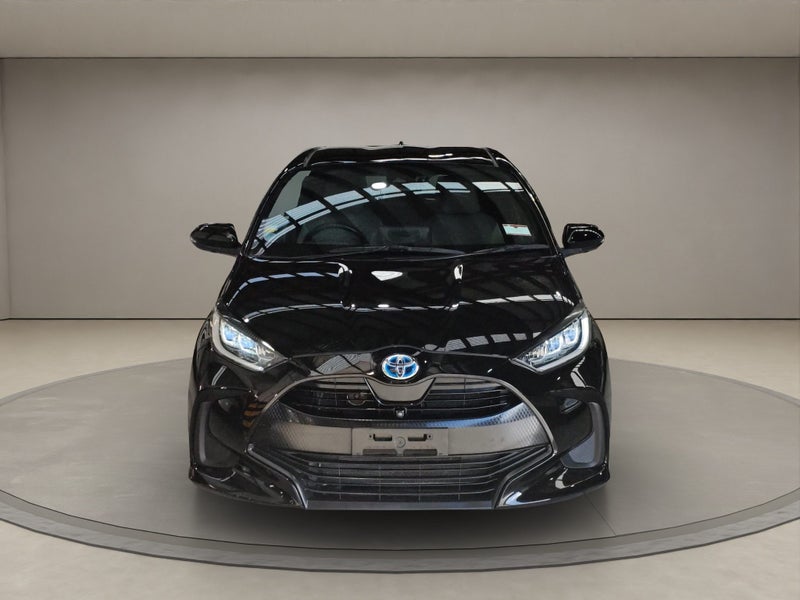 2020 Toyota Yaris 1.5L Hybrid Z FWD Hatchback image 2
