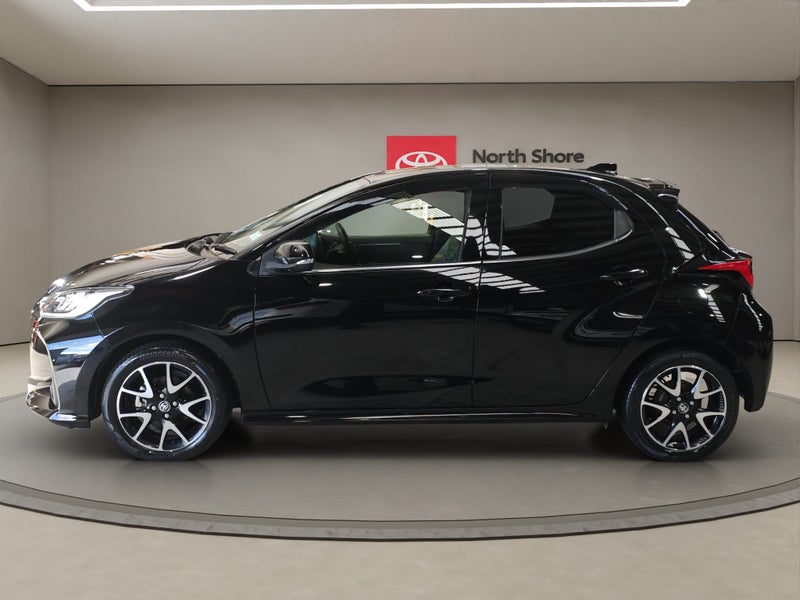 2020 Toyota Yaris 1.5L Hybrid Z FWD Hatchback image 4