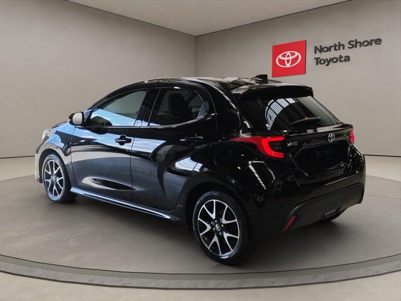2020 Toyota Yaris 1.5L Hybrid Z FWD Hatchback image 5