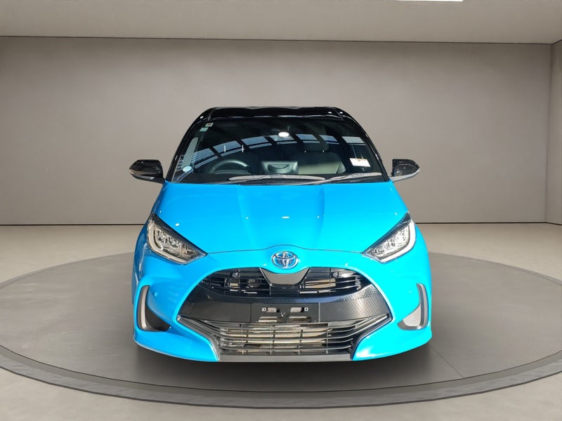 2020 Toyota Yaris 1.5L Hybrid Z FWD Hatchback image 2