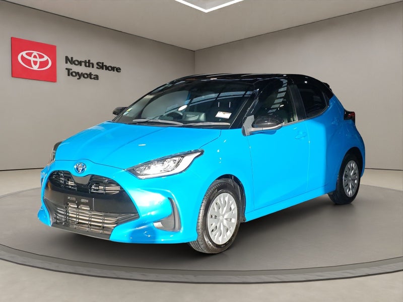 2020 Toyota Yaris 1.5L Hybrid Z FWD Hatchback image 3