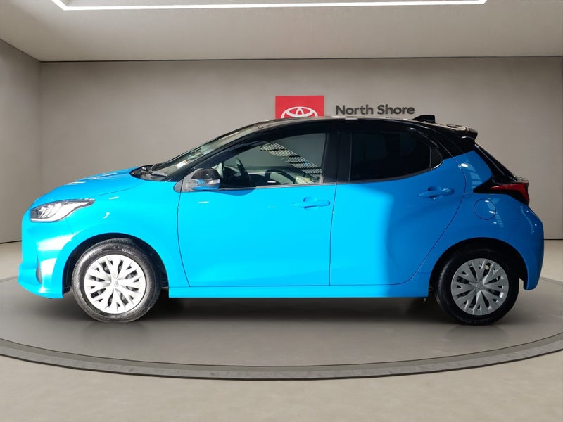 2020 Toyota Yaris 1.5L Hybrid Z FWD Hatchback image 4