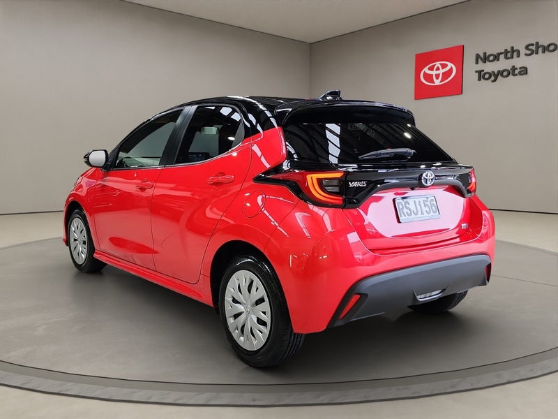 2020 Toyota Yaris 1.5L Hybrid Z FWD Hatchback image 5