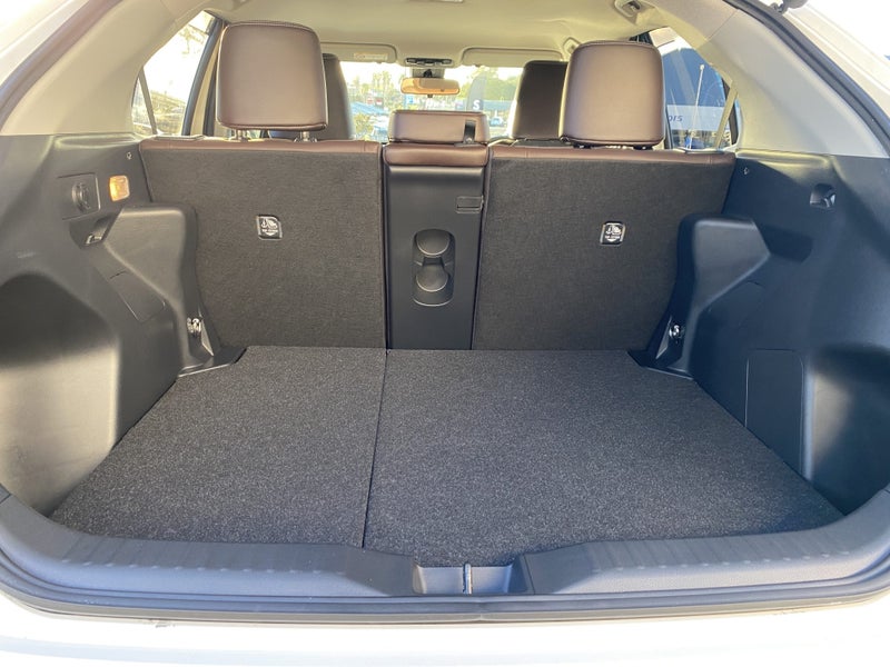 2020 Toyota Yaris Cross 1.5 Hybrid Z image 4