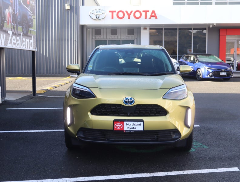 2020 Toyota Yaris Cross 1.5 Hybrid Z 4WD 5 Dr S... image 2