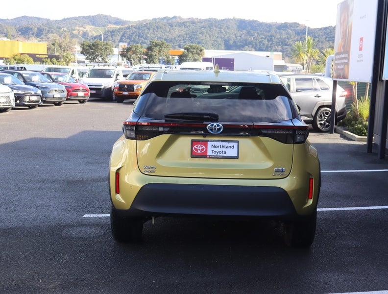 2020 Toyota Yaris Cross 1.5 Hybrid Z 4WD 5 Dr S... image 3