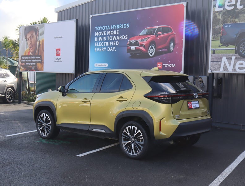 2020 Toyota Yaris Cross 1.5 Hybrid Z 4WD 5 Dr S... image 5