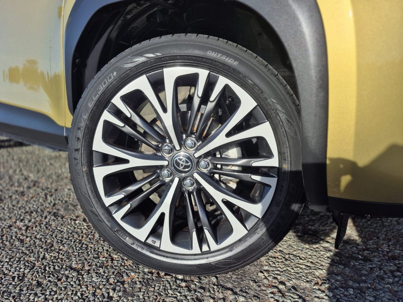 2020 Toyota Yaris Cross 1.5 Hybrid Z 4WD 5 Dr S... image 2