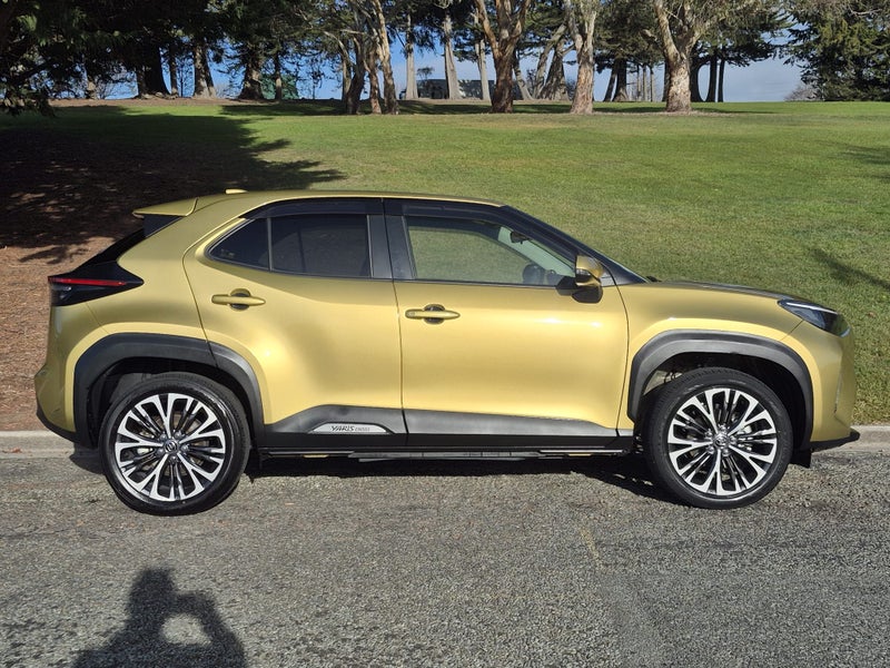 2020 Toyota Yaris Cross 1.5 Hybrid Z 4WD 5 Dr S... image 4