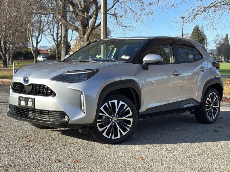 2020 Toyota Yaris Cross 1.5 Hybrid Z 4WD SUV image 3