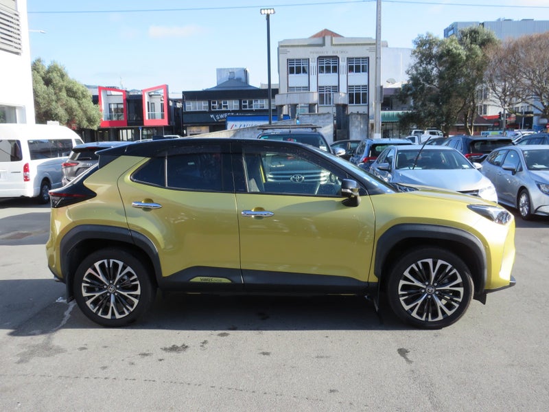 2020 Toyota Yaris Cross 1.5 Hybrid Z 5 Dr SUV C... image 3