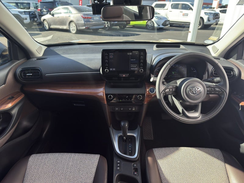 2020 Toyota Yaris Cross 1.5 Hybrid Z 5 Dr SUV C... image 2