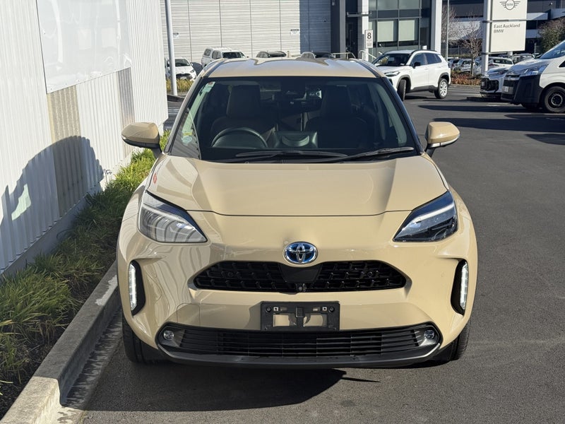 2020 Toyota Yaris Cross 1.5 Hybrid Z 5 Dr SUV C... image 3