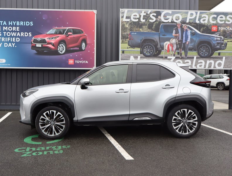 2020 Toyota Yaris Cross 1.5 Hybrid Z 5 Dr SUV C... image 2