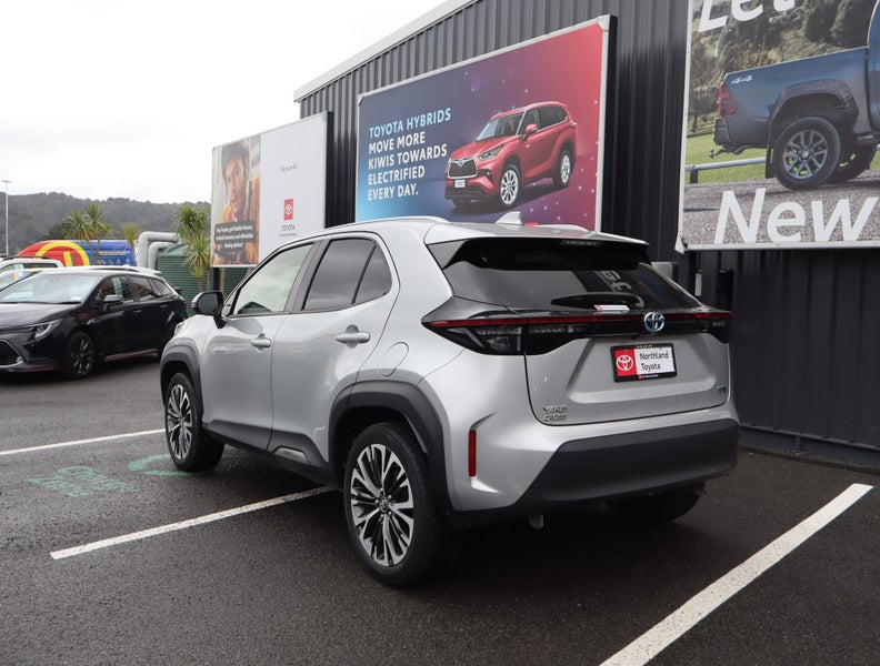 2020 Toyota Yaris Cross 1.5 Hybrid Z 5 Dr SUV C... image 3
