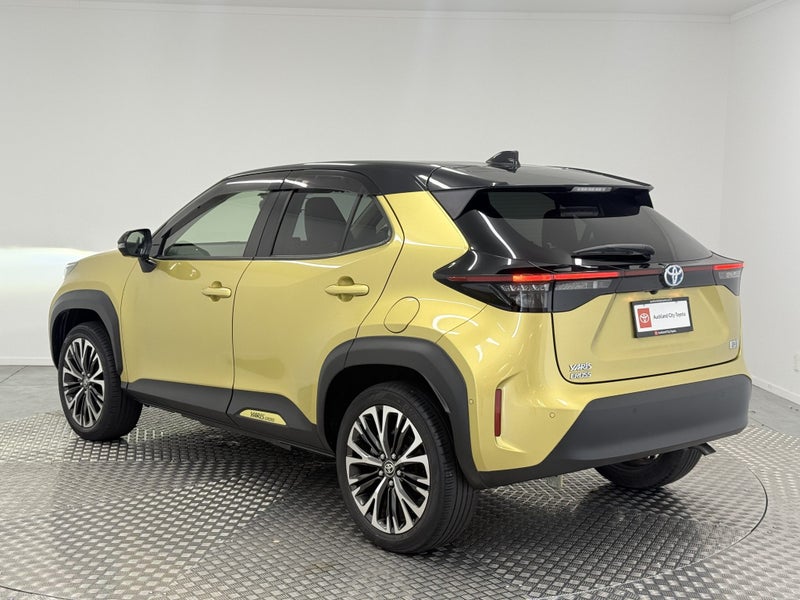 2020 Toyota Yaris Cross 1.5 Hybrid Z SUV image 3