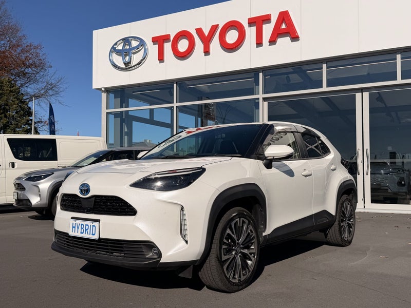 2020 Toyota Yaris Cross AWD- Certified Hybrid Z image 4