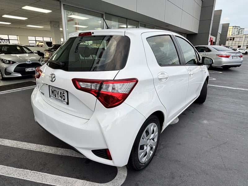 2020 Toyota Yaris GX 1.3 PETROL ECONOMICAL HATCH image 3