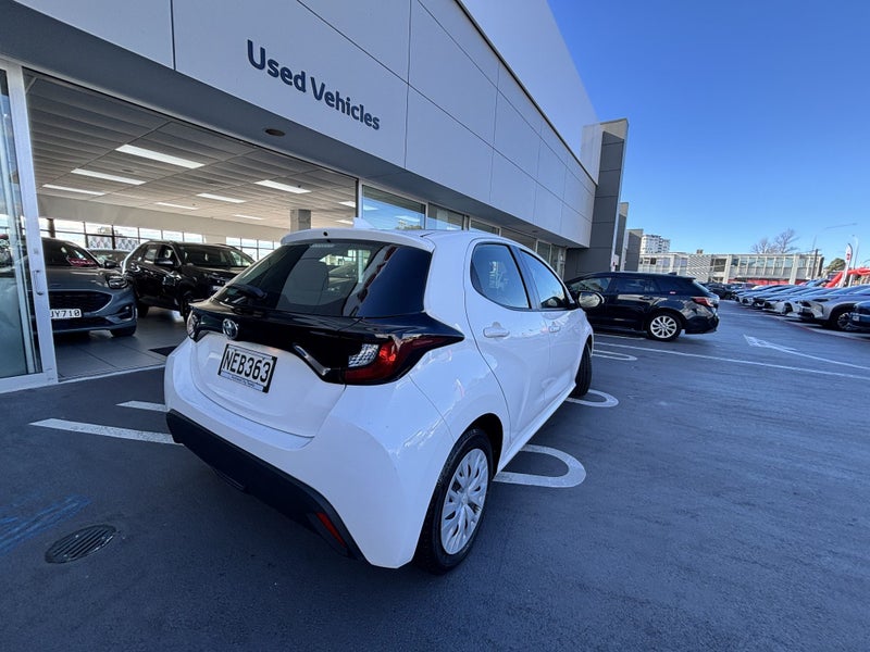 2020 Toyota Yaris GX 1.5 PETROL ECONOMICAL HATCH image 3