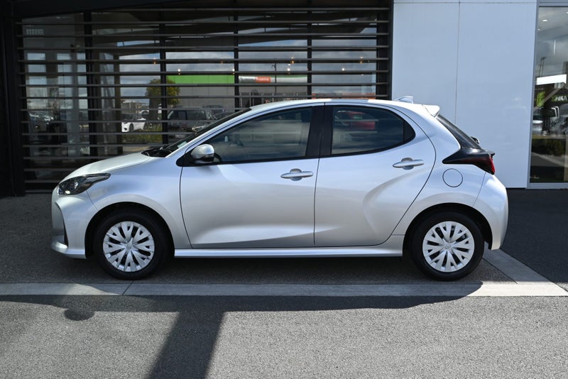 2020 Toyota Yaris GX 1.5 Petrol FWD Hatchback image 3