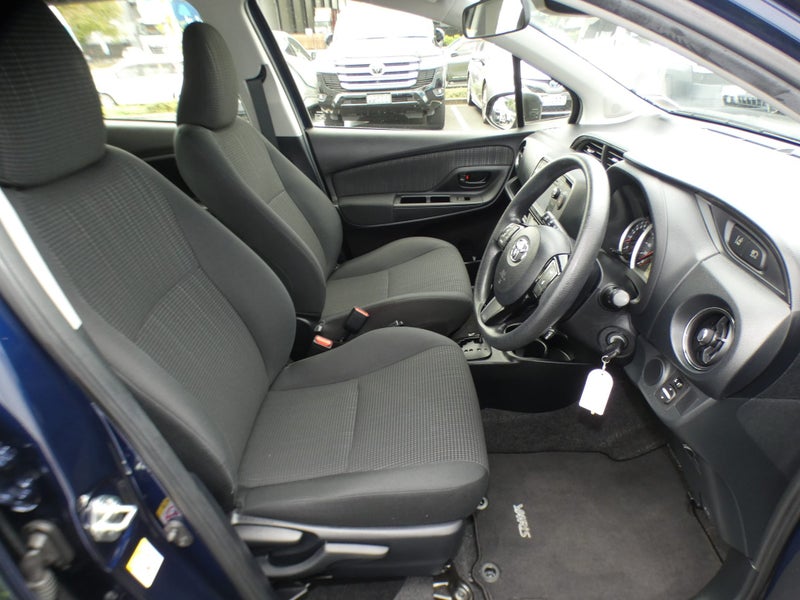 2020 Toyota Yaris GX image 3