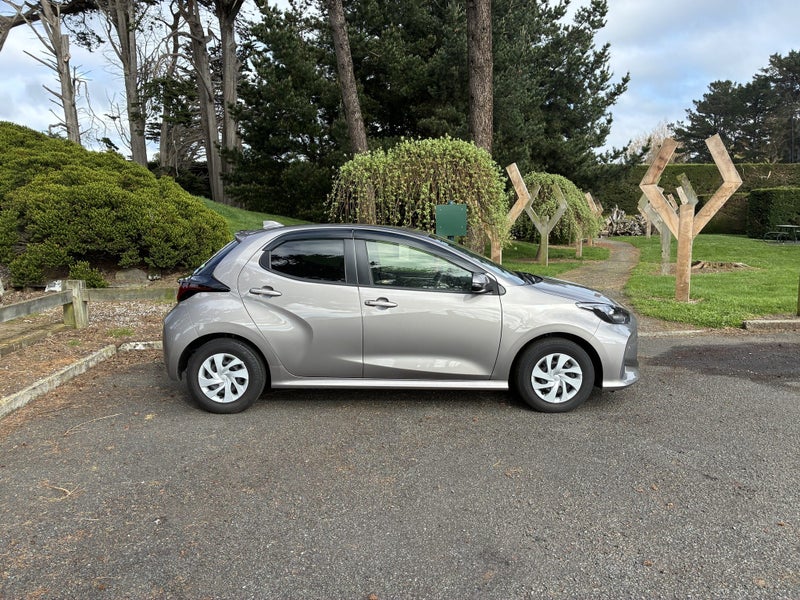 2020 Toyota Yaris Hybrid image 2