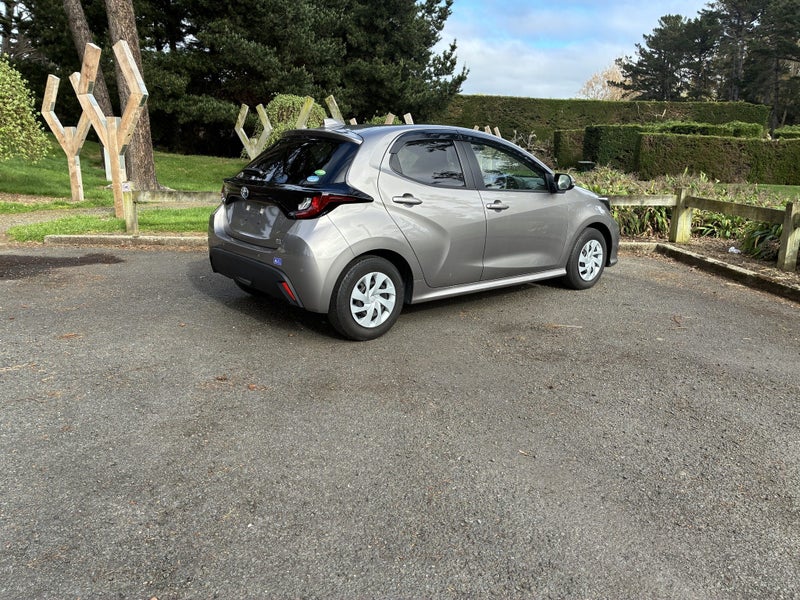 2020 Toyota Yaris Hybrid image 3