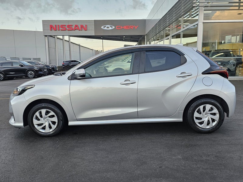 2020 Toyota Yaris HYBRID image 2