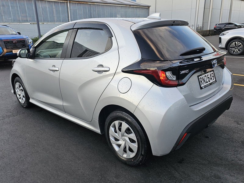 2020 Toyota Yaris HYBRID image 3