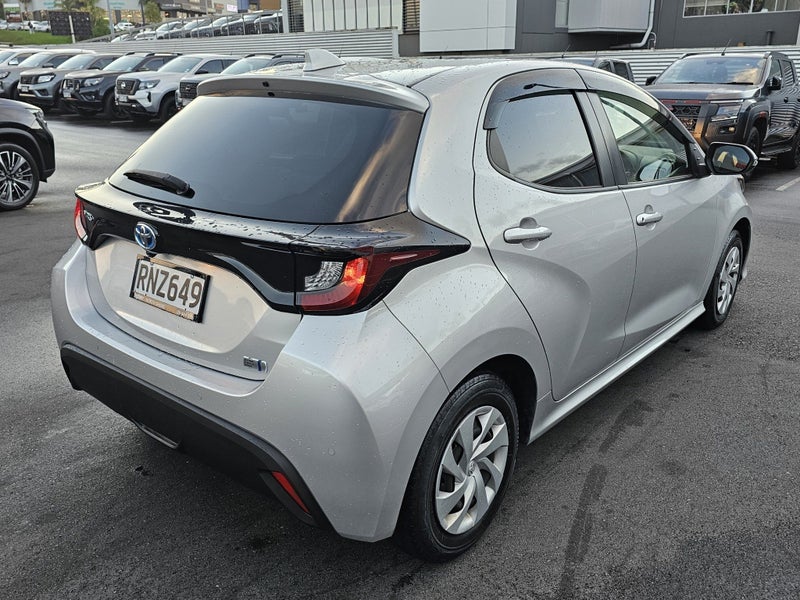 2020 Toyota Yaris HYBRID image 5