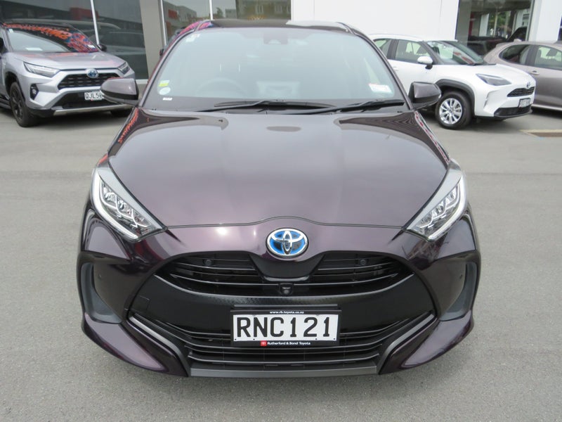 2020 Toyota Yaris Hybrid image 2