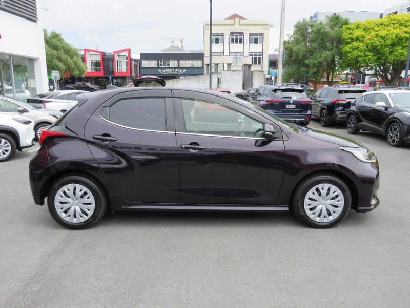 2020 Toyota Yaris Hybrid image 3