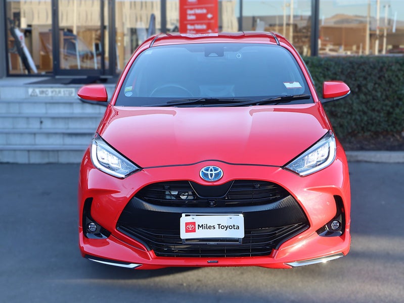 2020 Toyota Yaris HYBRID Z, Push Start image 2