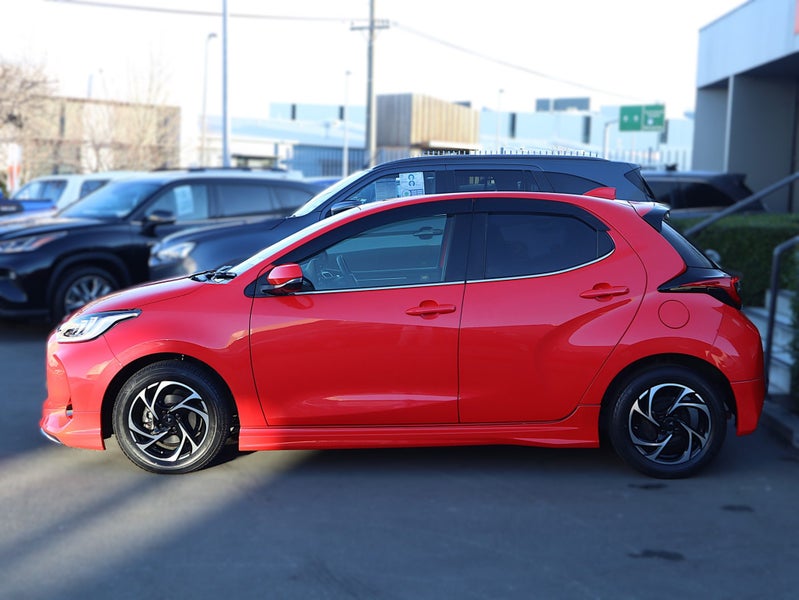 2020 Toyota Yaris HYBRID Z, Push Start image 4