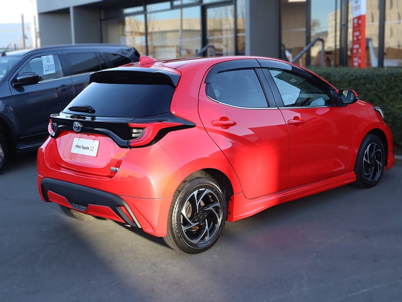 2020 Toyota Yaris HYBRID Z, Push Start image 5
