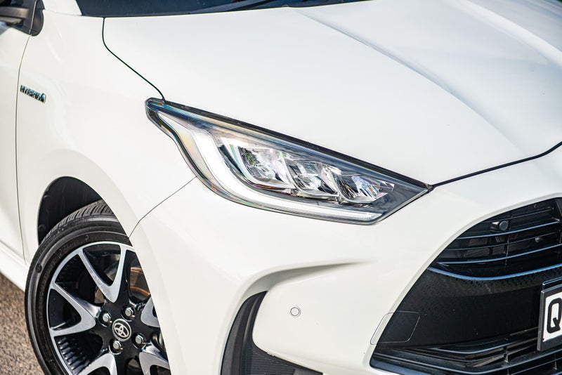 2020 Toyota Yaris ZR 1.5P HV ECVT FWD image 3