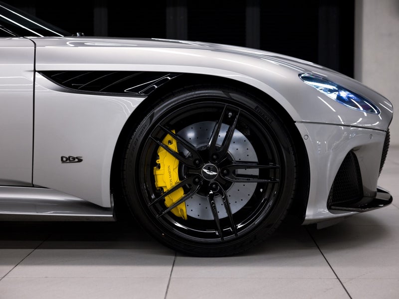 2021 Aston Martin DBS image 5