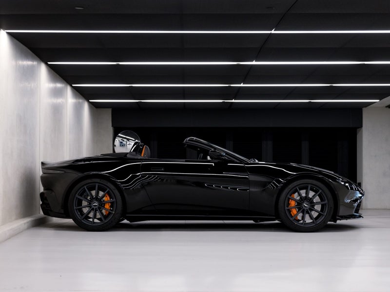 2021 Aston Martin Vantage Roadster image 3